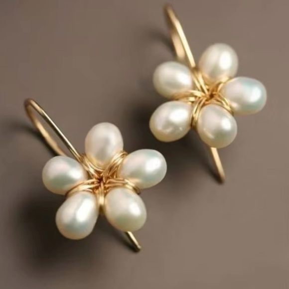 Nee Korean Trend Flower Shape Pearls Earrings For Women - Picture 1 of 3